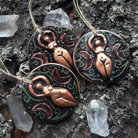 Connecting with Nature through Wiccan Yuletide Accessories